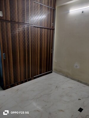 Room in 2 BHK Builder Floor at Gomti Nagar – for Rent