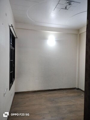 Room in 2 BHK Builder Floor at Gomti Nagar – for Rent