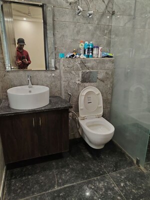Bathroom in 1 BHK Builder Floor at Sector 52 – for Rent