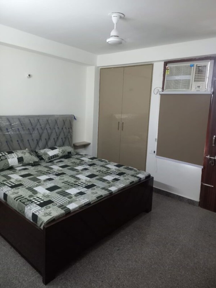 Bedroom, sector 52 1 Bedroom 1000 Sq.Ft. Builder Floor In Sector 52 Gurgaon 10346363