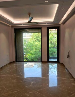 Room in 3 BHK Builder Floor at Jor Bagh – for Rent