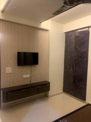 Room in 3 BHK Apartment at Arihant Ambar, Sector 1 Greater Noida – for Rent