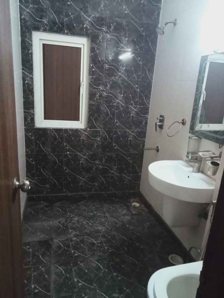 Bathroom, arihant-ambar 3 Bedroom 1190 Sq.Ft. Apartment In Sector 1 Greater Noida Greater Noida 10346387