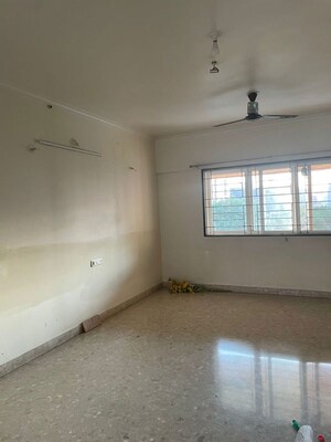Room in 3.5 BHK Apartment at Hadapsar – for Rent