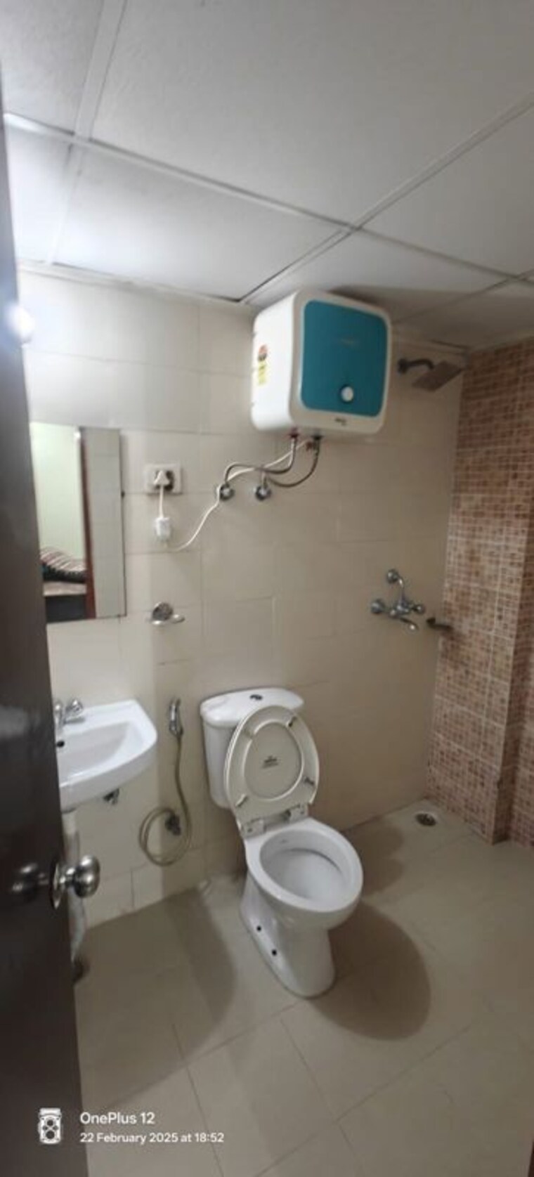 Bathroom, eros-sampoornam-mart 3 Bedroom 1560 Sq.Ft. Apartment In Sector 2 Greater Noida Greater Noida 10346402