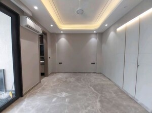 Room in 3.5 BHK Builder Floor at Jor Bagh – for Rent