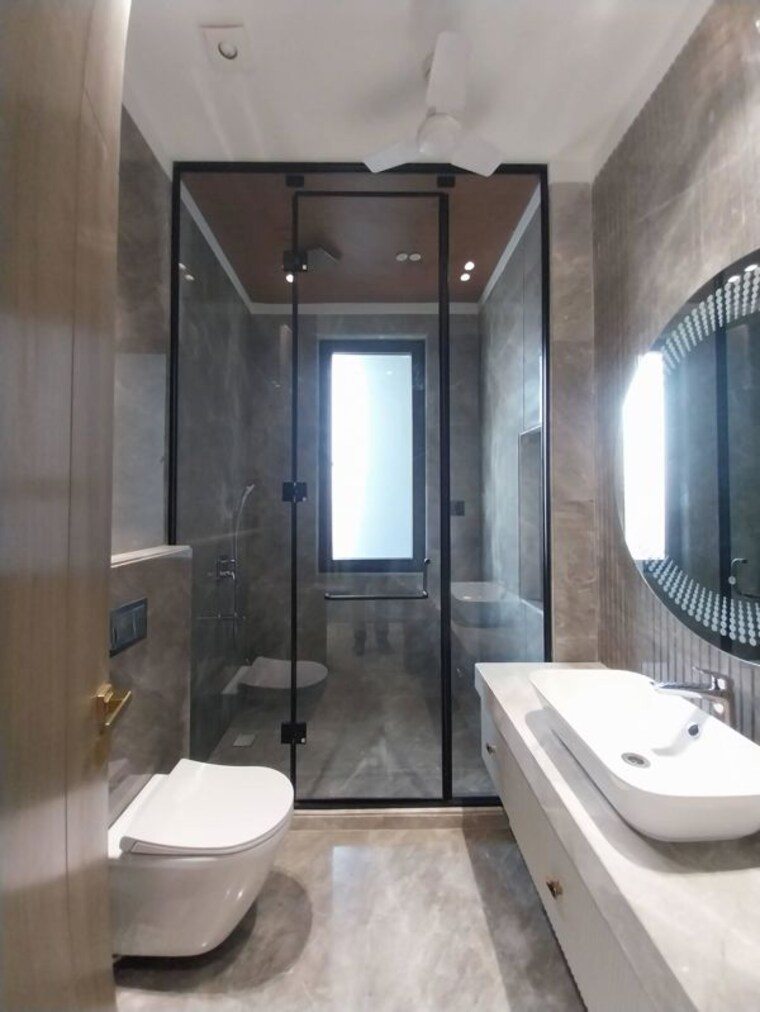 Bathroom, jor bagh 4 Bedroom 3600 Sq.Ft. Builder Floor In Jor Bagh Delhi 10346433