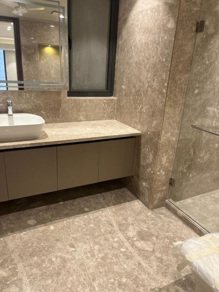 Bathroom, jor bagh 4 Bedroom 3600 Sq.Ft. Builder Floor In Jor Bagh Delhi 10346433