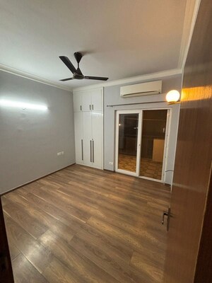 Room in 3 BHK Apartment at Central Park Flower Valley Aqua Front Towers, Sohna Sector 33 – for Rent
