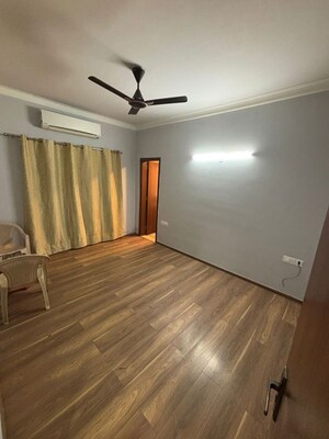 Room in 3 BHK Apartment at Central Park Flower Valley Aqua Front Towers, Sohna Sector 33 – for Rent