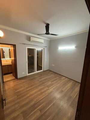 Room in 3 BHK Apartment at Central Park Flower Valley Aqua Front Towers, Sohna Sector 33 – for Rent