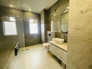 Building Lobby in 3 BHK Builder Floor at Amolik Aster Woods, Sector 98 – for Sale