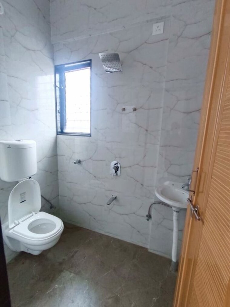 Bathroom, k-p-laxman-plaza 2 Bedroom 900 Sq.Ft. Apartment In Akurdi Pune 10346445
