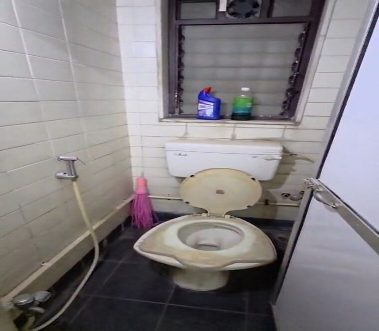 Bathroom, dadar east 2 Bedroom 1100 Sq.Ft. Apartment In Dadar East Mumbai 10346486