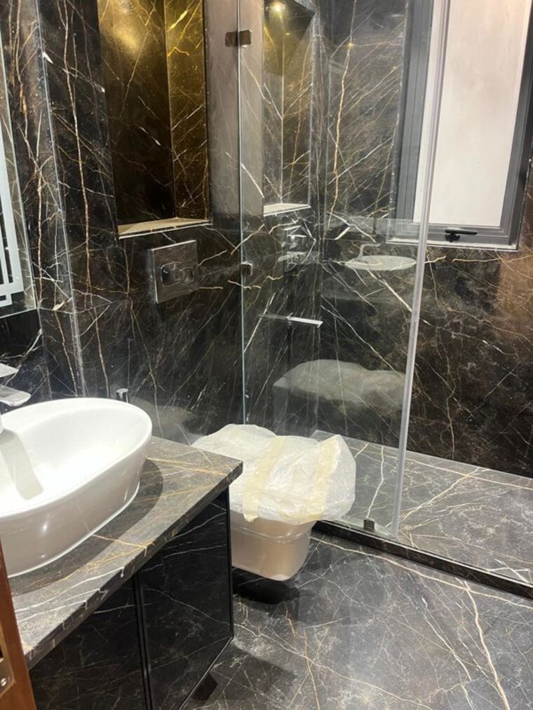 Bathroom, jor bagh 4 Bedroom 3600 Sq.Ft. Builder Floor In Jor Bagh Delhi 10346479