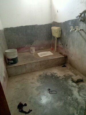 Bathroom in 1 BHK Villa at Aliganj – for Rent