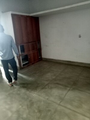 Room in 1 BHK Villa at Aliganj – for Rent