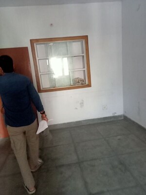 Room in 1 BHK Villa at Aliganj – for Rent