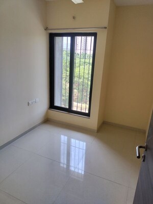 Bedroom in 2.5 BHK Apartment at Dosti Desire, Brahmand – for Rent
