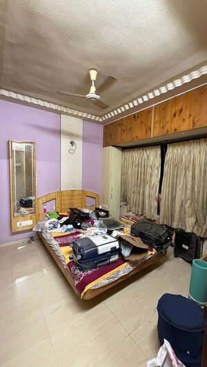Bedroom in 2 BHK Apartment at Santacruz West – for Rent
