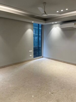 Room in 4 BHK Builder Floor at Jor Bagh – for Rent