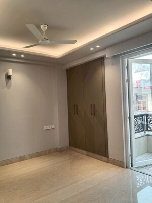 Room in 4 BHK Builder Floor at Jor Bagh – for Rent