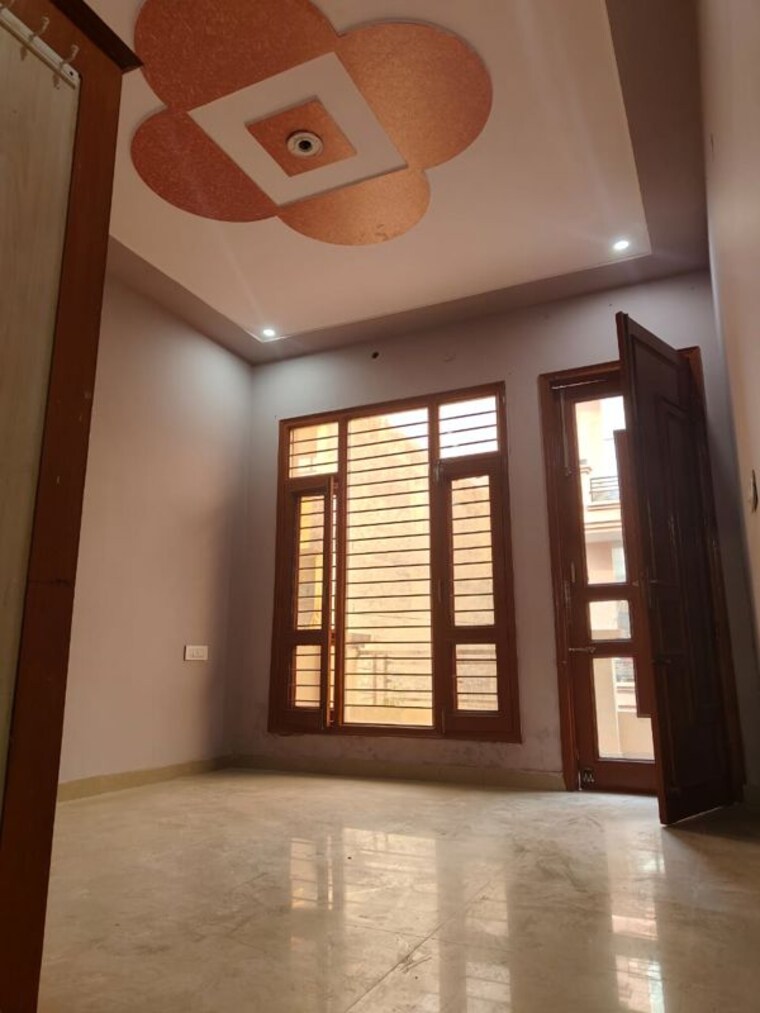 Room, shiva-enclave-zirakpur 4 Bedroom 109 Sq.Yd. Independent House In Patiala Road Zirakpur 10346549
