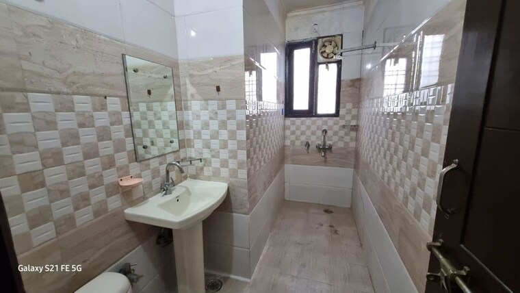 Bathroom, godrej-aristocrat 3 Bedroom 2097 Sq.Ft. Apartment In Sector 49 Gurgaon 10346575