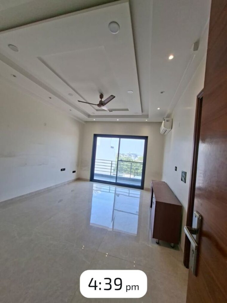 Team Area, silverglades-the-ivy 4 Bedroom 3850 Sq.Ft. Apartment In Sector 28 Gurgaon 10346584