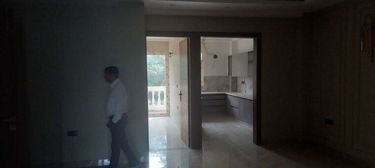 Room, parklands 3 Bedroom 250 Sq.Yd. Builder Floor In Sector 85 Faridabad 10346589