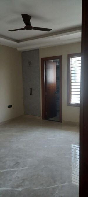 Room in 3 BHK Builder Floor at Parklands, Sector 85 – for Rent