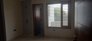 Room in 3 BHK Builder Floor at Parklands, Sector 85 – for Rent
