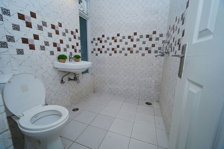 Bathroom, jm-florance 3 Bedroom 1417 Sq.Ft. Apartment In Tech Zone 4 Greater Noida Greater Noida 10346619