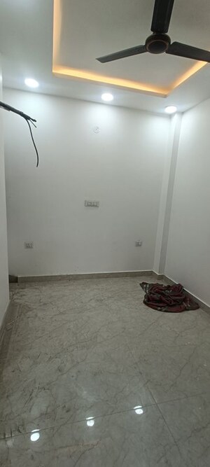 Room in 2 BHK Builder Floor at Rohini Sector 8 – for Rent