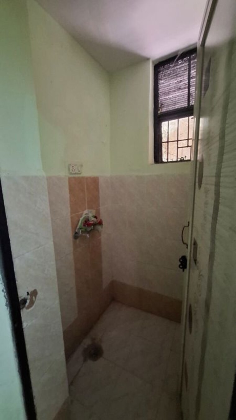 Bathroom, sector 10 greater noida 1 Bedroom 30 Sq.Mt. Apartment In Sector 10 Greater Noida Greater Noida 10346614