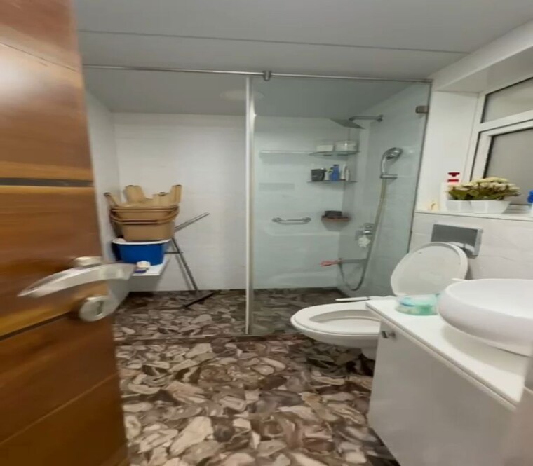 Bathroom, parel 2 Bedroom 1200 Sq.Ft. Apartment In Parel Mumbai 10346593