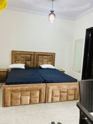 2 BHK Builder Floor For Rent in Chattarpur