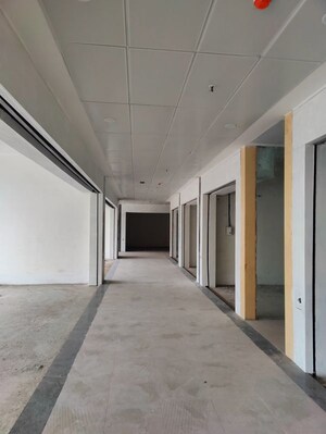  Showroom For Rent in Em Bypass