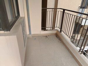 2 BHK Apartment For Rent in RG Luxury Homes, Sector 16b Greater Noida