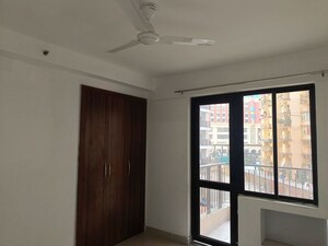 Room in 2 BHK Apartment at RG Luxury Homes, Sector 16b Greater Noida – for Rent