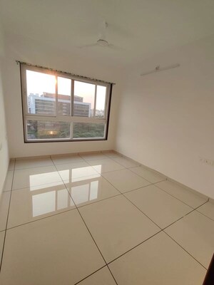 Room in 3 BHK Apartment at Osian Almanova, Mundhwa – for Rent