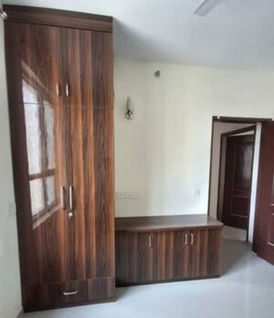 Room in 3 BHK Apartment at Omaxe Waterscapes, Gomti Nagar – for Rent
