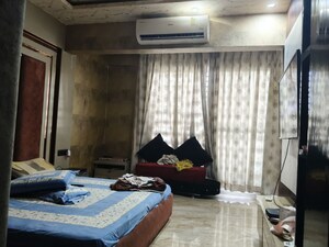 Team Area in 3 BHK Apartment at Landcraft Golf Links, Pandav Nagar – for Rent