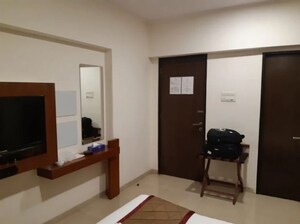 Team Area in 3 BHK Apartment at Aristo Pearl Residency, Prabhadevi – for Rent