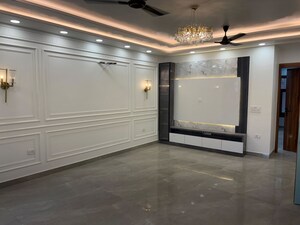 Room in 3 BHK Builder Floor at Vipul World Floors, Sector 48 – for Rent