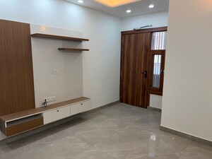 Room in 3 BHK Builder Floor at Vipul World Floors, Sector 48 – for Rent