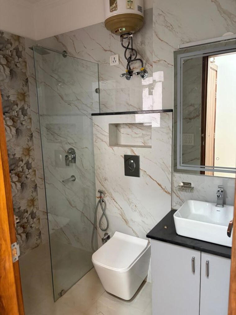 Bathroom, vipul-world-floors 3 Bedroom 2000 Sq.Ft. Builder Floor In Sector 48 Gurgaon 10346881