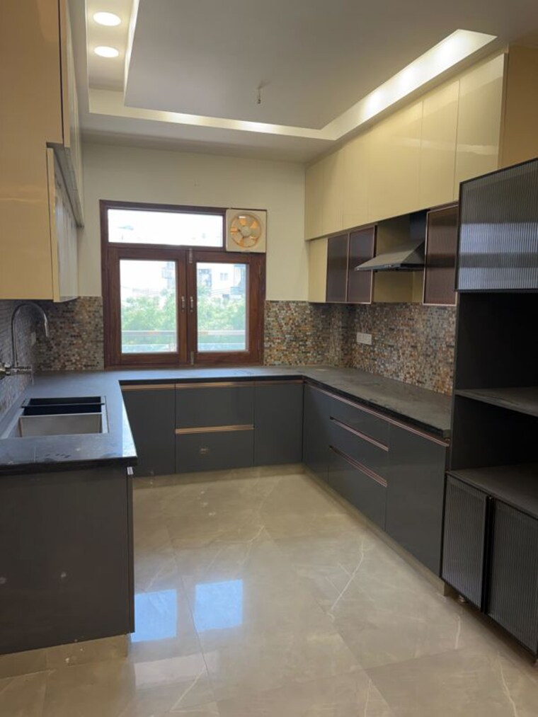 Kitchen, vipul-world-floors 3 Bedroom 2000 Sq.Ft. Builder Floor In Sector 48 Gurgaon 10346881