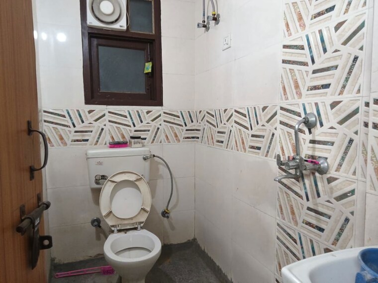 Bathroom, saket 1 RK 500 Sq.Ft. Builder Floor In Saket Delhi 10346919