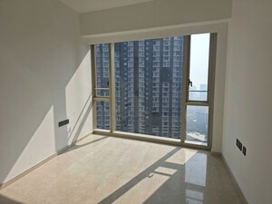 Room in 3 BHK Apartment at Lodha The Park, Worli – for Rent